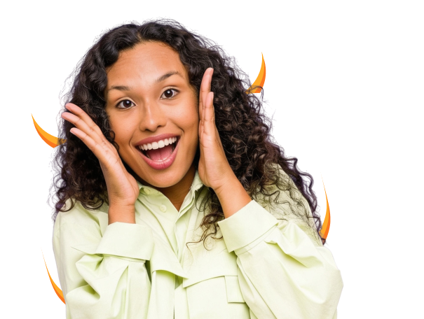 Colaboradora sorridente e surpresa