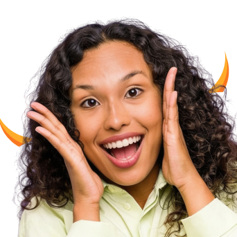 Colaboradora sorridente e surpresa